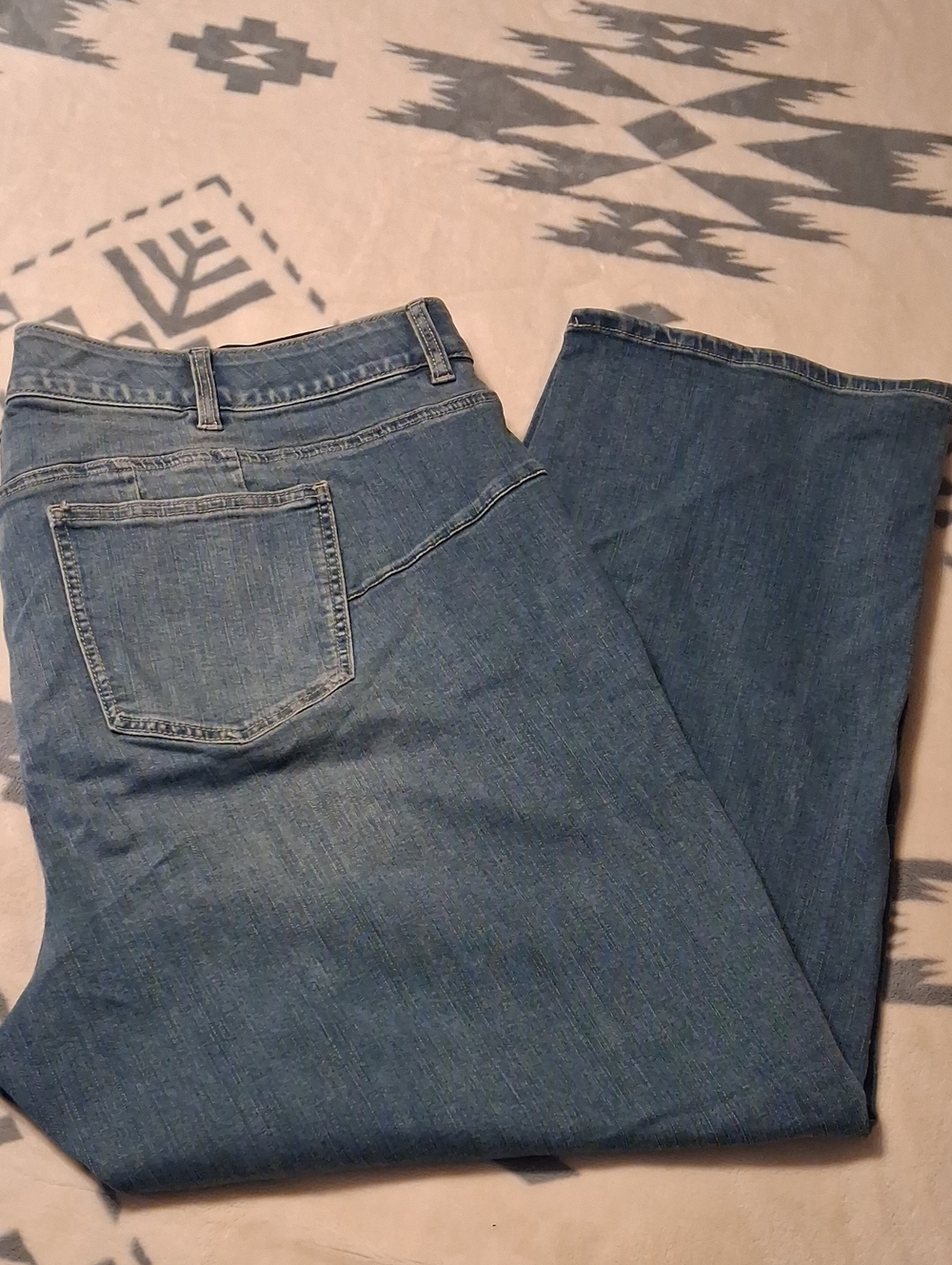 Torrid Bombshell Straight 26R New Without Tags- Medium Blue Straight Leg Jeans